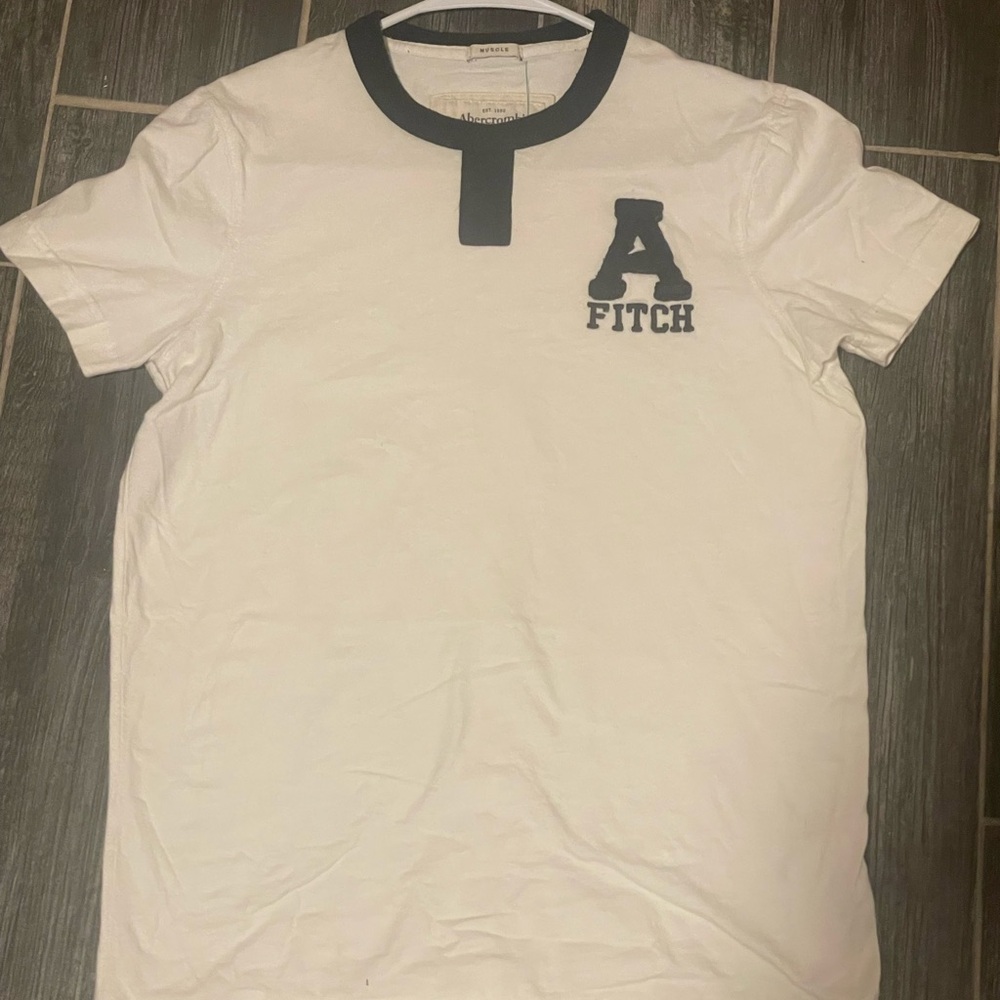 Abercrombie & Fitch Black and White Short Sleeve Tee